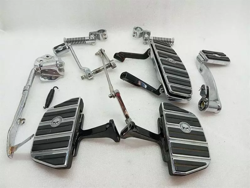 HARLEY-DAVIDSON WILLIE G SKULL FOOTBOARD 50621-79A Fußstütze FMMT216-123-BK - Image 2