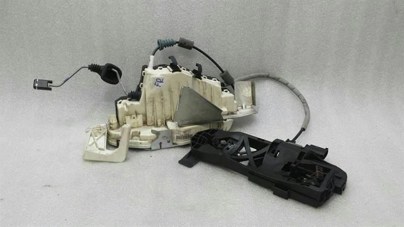 MERCEDES S-class W221 RHD Front Right Door lock A2217206435 Rechtslenker Keyless