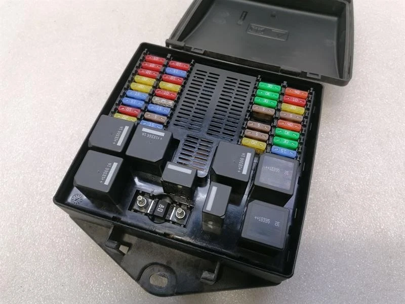 ASTON MARTIN RAPIDE AMR Front fuse box BG33-14A173-AB Sicherungskasten Vorne - Image 3