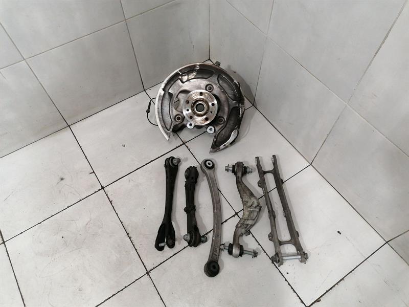 BMW 5 Series F90 G30 M5 Left Rear Hub 33307857065 Radlagergehäuse Hinten Links