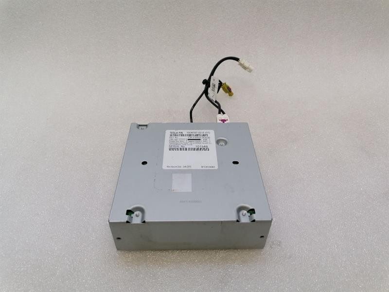 TESLA MODEL S 90D Head Unit 1004787-02-E Audiosystemkontroller Radio