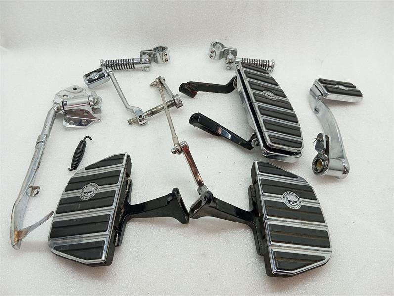 HARLEY-DAVIDSON WILLIE G SKULL FOOTBOARD 50621-79A Fußstütze FMMT216-123-BK