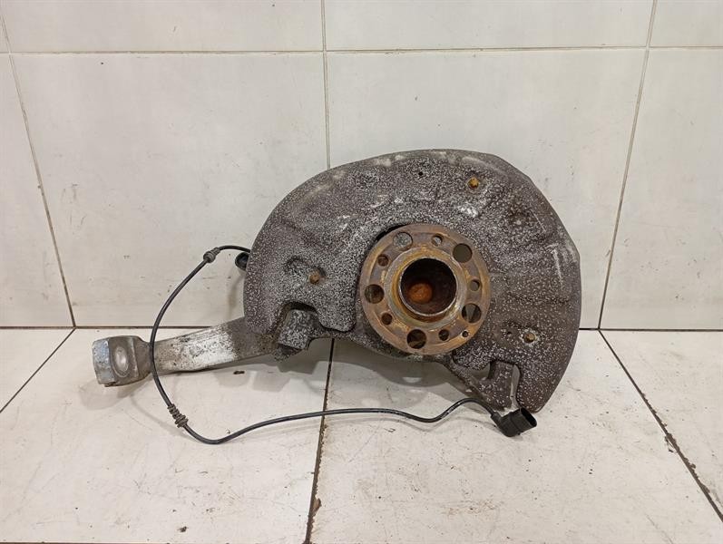 MERCEDES C63 AMG W205 Right Front Hub A2053325200 Radlagergehäuse Vorne Re M177