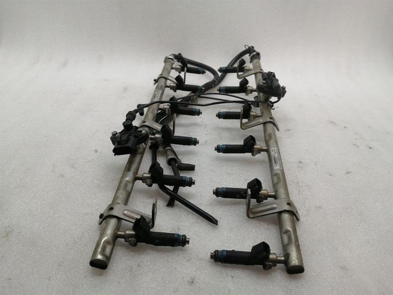 ASTON MARTIN DBS V12 08-12 Fuel Rail 4G4E-9S441-CB Einspritzleiste Rohr Verteile