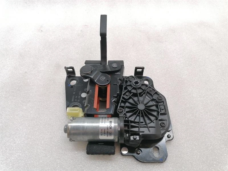 PORSCHE 911 991 99156111700 CABRIO VERDECK SCHLOSS SOFT TOP LOCK ROOF LOCK CATCH - Image 2