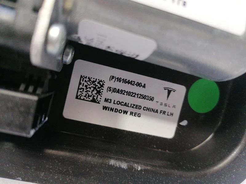 TESLA MODEL 3 Left Front Door Winder 1616442-00-A Fensterheber vorne links - Image 4