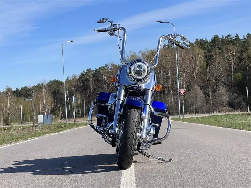 2007 Harley-Davidson FLHRSE3 Screamin’ Eagle Road King CVO - Image 4