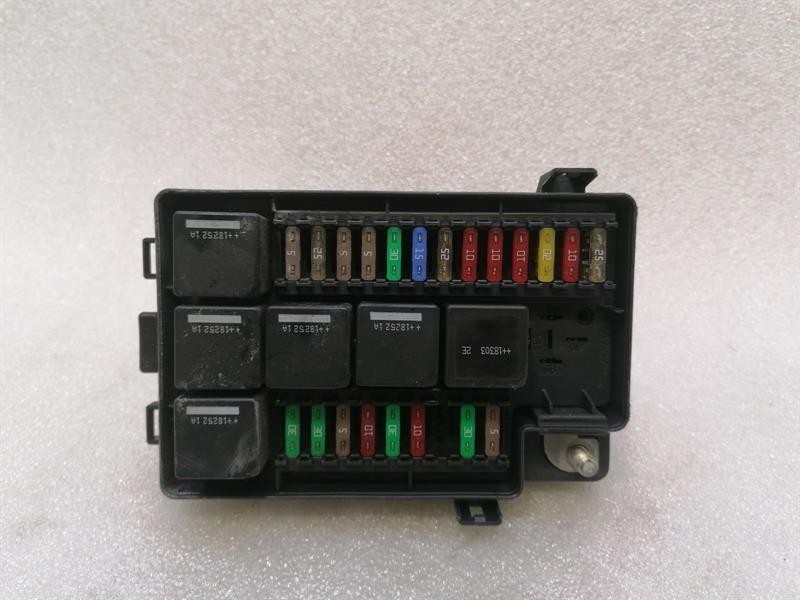 ASTON MARTIN RAPIDE AMR Fuse Box AD43-14A074-AA Sicherungskasten
