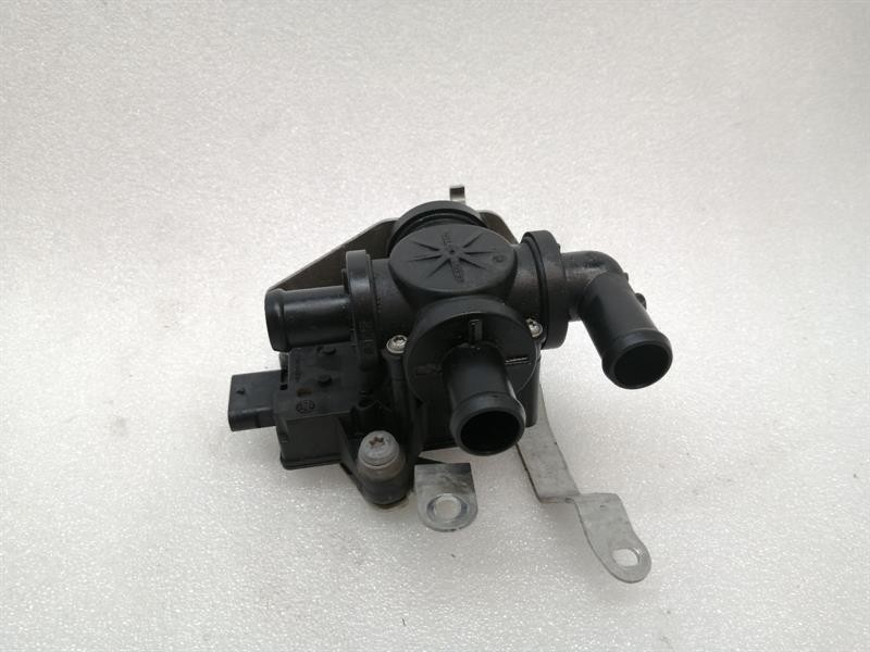PORSCHE TAYCAN 9J Heater valve 9J1906459A Heizungsventil