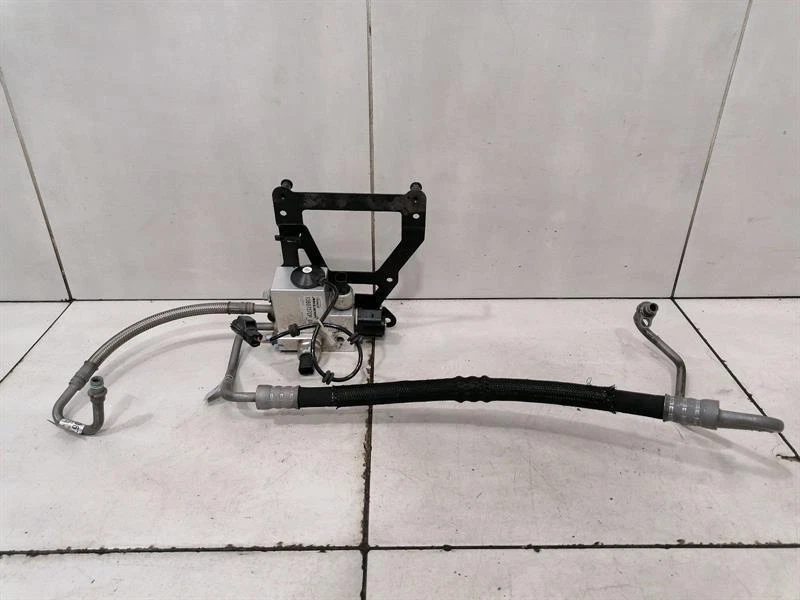 McLaren 570S Spider  Valve 13B0737CP Ventil  FRONT AXLE LIFT  HYDRAULIC PUMP - Image 2