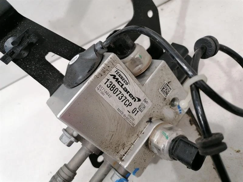 McLaren 570S Spider  Valve 13B0737CP Ventil  FRONT AXLE LIFT  HYDRAULIC PUMP - Image 3
