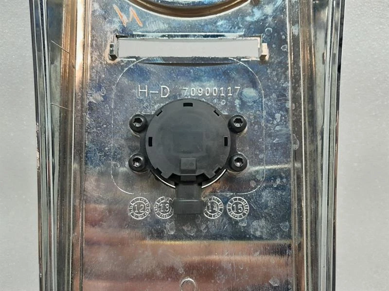 HARLEY-DAVIDSON Fuel Tank Console 70900117 Kraftstofftank verkleidung CHROME - Image 6