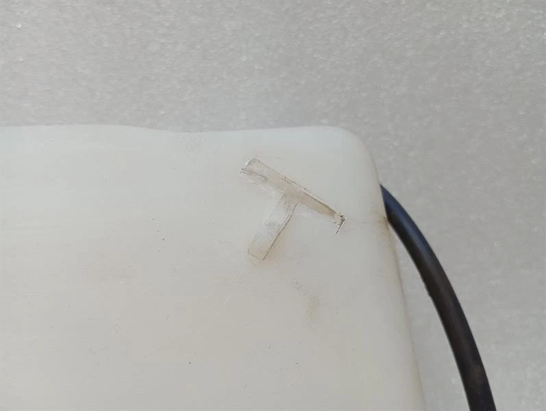 ASTON MARTIN VIRAGE MK2 Washer fluid reservior 4G43-17B613-A Wischwasserbehälter - Image 6