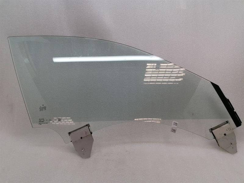PORSCHE TAYCAN 9J Right Front Door Glass 9J0845020A Türscheibe Rechts WAGON