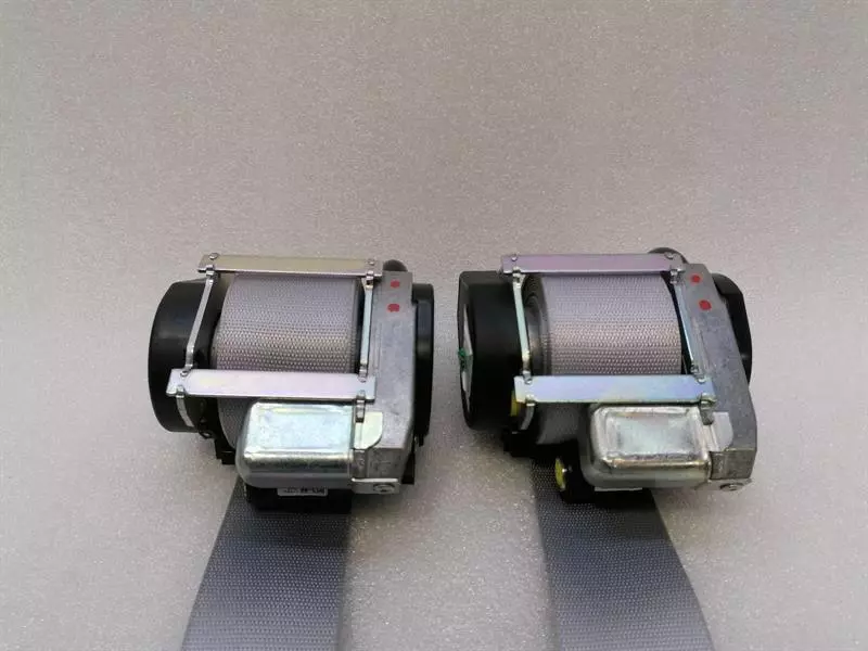 PORSCHE BOXSTER 718 Front seatbelt 98180303303 U01 Sicherheitsgurt SILVER U01 - Image 4