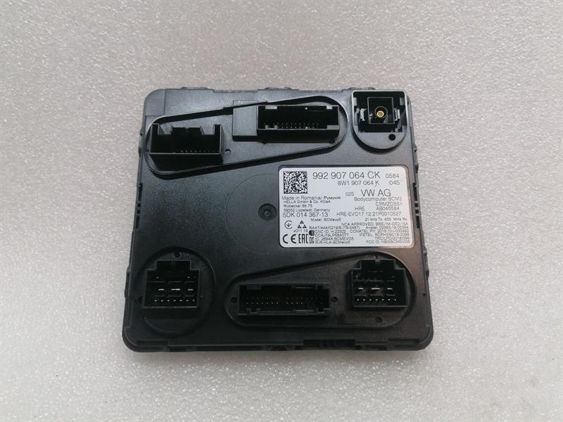 PORSCHE TAYCAN 9J Electronic module 992907064CK Steuergerät  bcm2