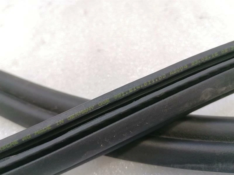 PORSCHE 911 991 Cabrio Rear Weather strip Seal 99151461100 Hinten dichtungen - Image 3