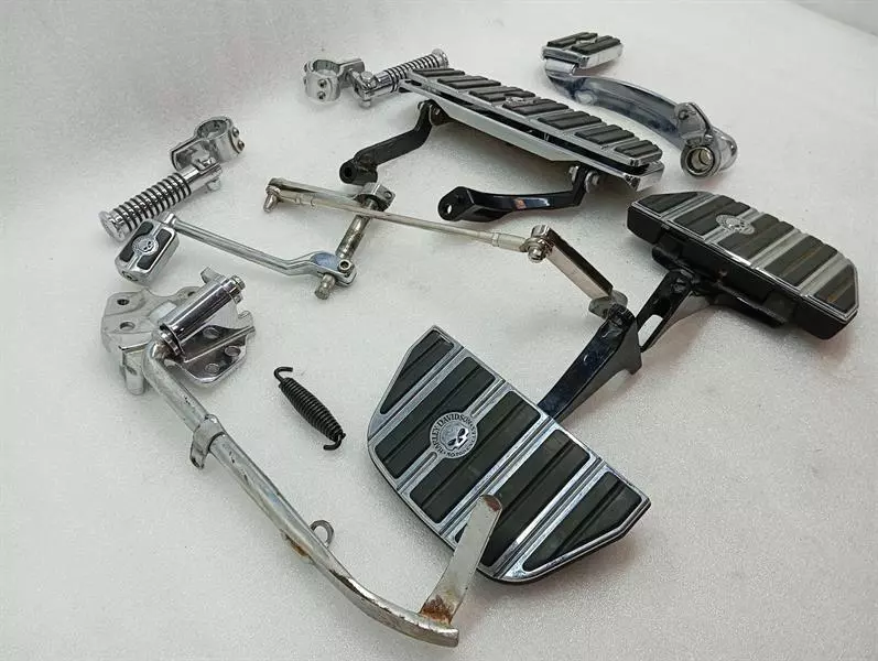 HARLEY-DAVIDSON WILLIE G SKULL FOOTBOARD 50621-79A Fußstütze FMMT216-123-BK - Image 3