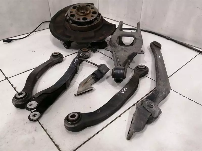 MERCEDES SL R230 Right Rear Hub A2303505208 Radlagergehäuse Hinten RE M113 M275