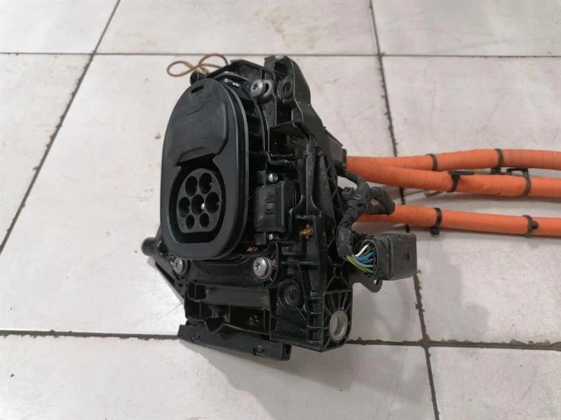 PORSCHE TAYCAN 9J Fast charge port 9J1915371C RECHTSLENKER RHD - Image 5