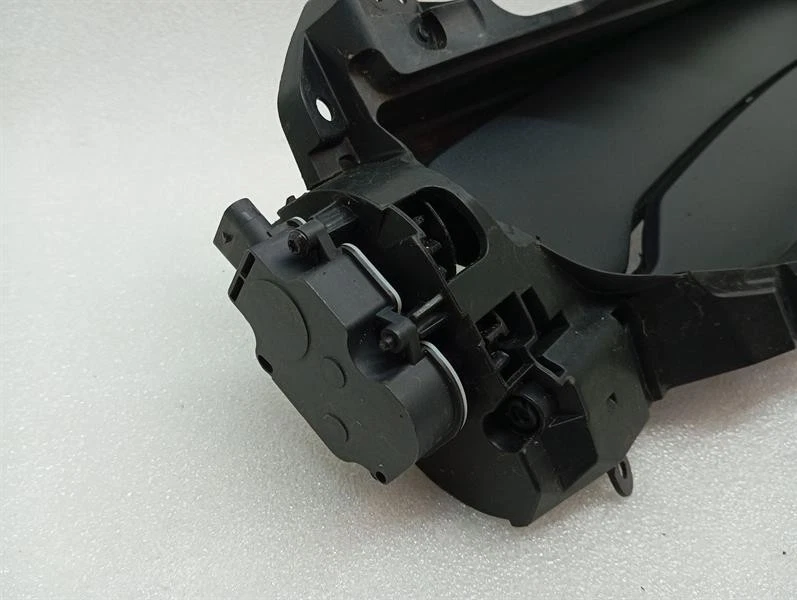 PORSCHE TAYCAN 9J1121753D Radiator grille shutter Luftführungskanal Beschädigt - Image 2