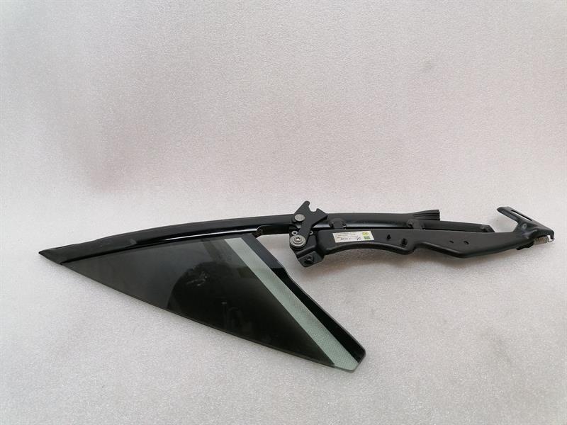 ASTON MARTIN RAPIDE S Left Front 1/4 Glass AD43-C262A37-AL Türscheibe ¼ Vorne LH