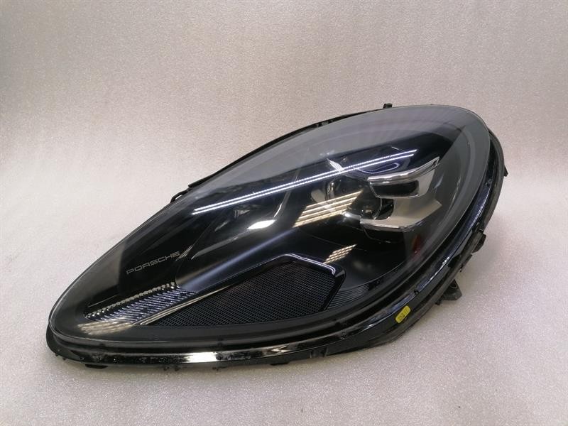 2019 PORSCHE MACAN 95B Left Head light 95B941009AQ Scheinwerfer Links LED MATRIX