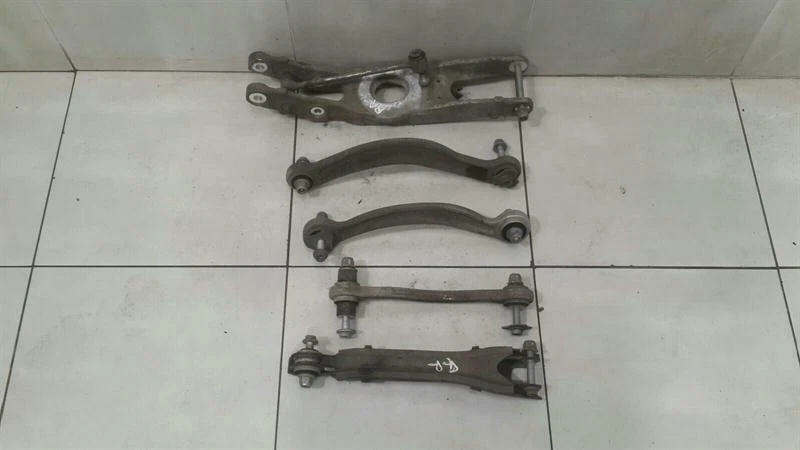 MERCEDES E Class W213 Right Rear Wishbone A2053506603 Hinten RE Querlenker Satz.