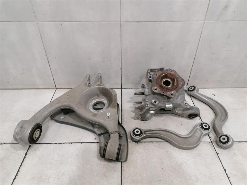 PORSCHE TAYCAN 9J Right Rear Hub 971505436J Radlagergehäuse Hinten Rechts SATZ