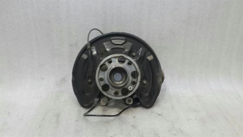 MERCEDES C Class W205 Right Rear Hub A2053500241 Radlagergehäuse Hinten Rechts