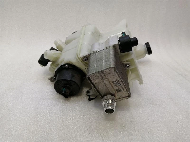 TESLA MODEL 3 Expansion Coolant Tank 1097016-00-D Ausgleichbehälter - Image 5