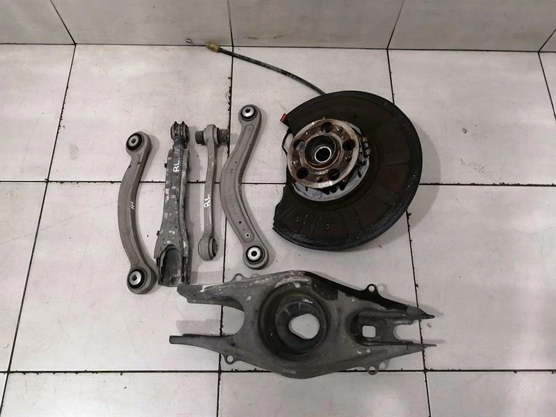 MERCEDES CLS W218 Left Rear Hub SET A2123500141 Radlagergehäuse Hinten Links