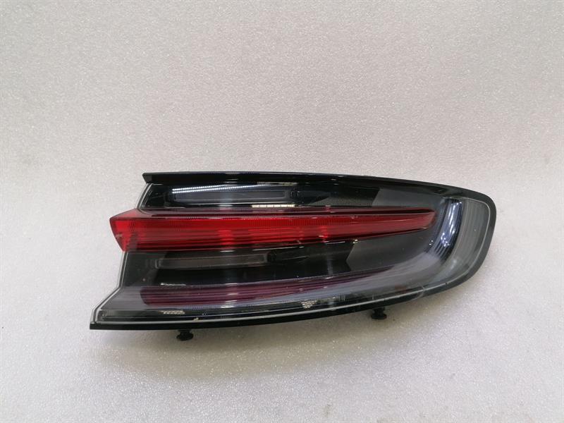 PORSCHE MACAN 95B Right Rear Light 95B945092L DEFECT Rückleuchte Hinten Rechts