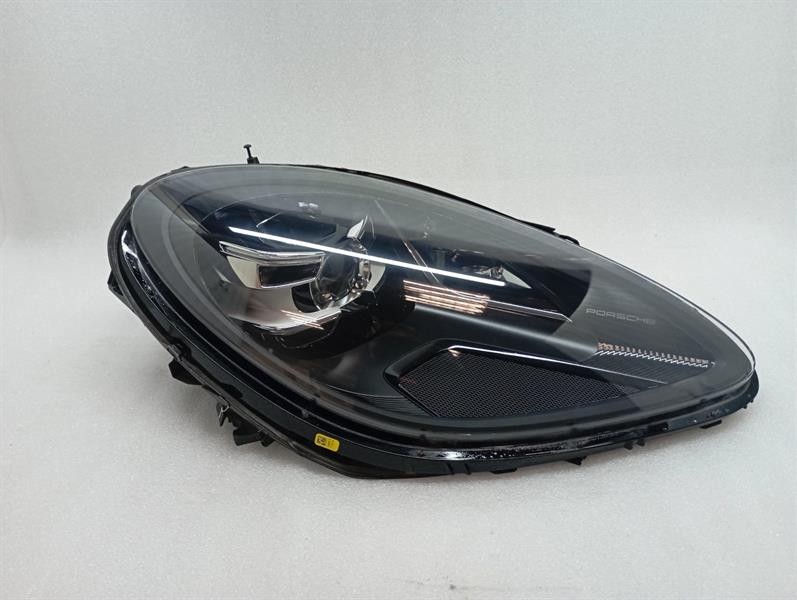 PORSCHE MACAN 95B Right Headlight 95B941010AQ SPARES OR REPAIR Scheinwerfer PDLS