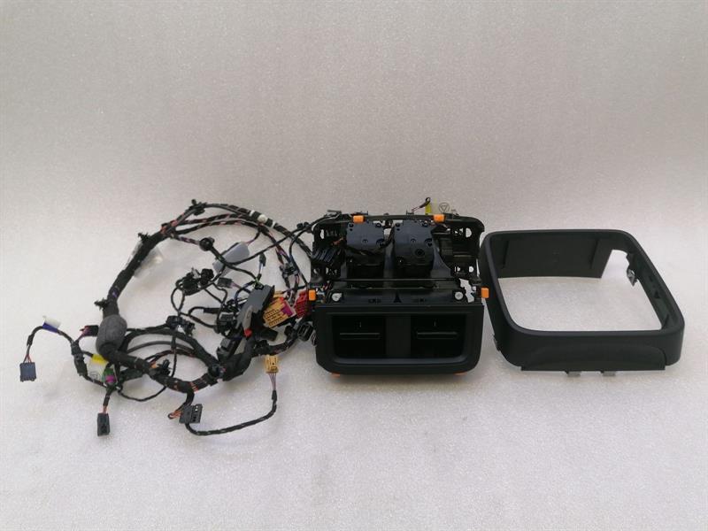 PORSCHE TAYCAN 9J Rear Air vent 9J1819202B Lüftungsdüse Hinten