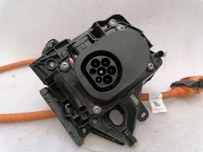 PORSCHE TAYCAN 9J Charging Port with wiring 9J1915372C RECHTSLENKER RHD