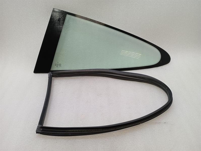 PORSCHE 911 997 Left Rear quarter Glass 99754311100 Türscheibe ¼ Hinten Links