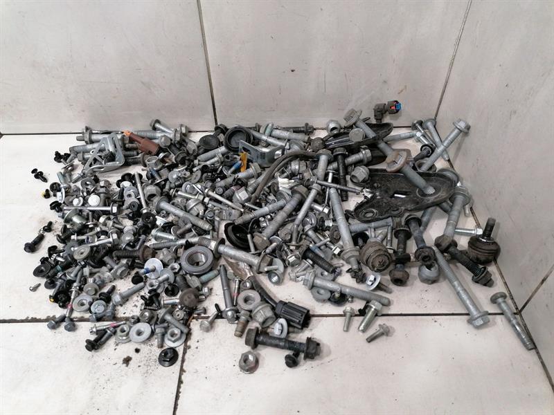TESLA MODEL 3 STANDARD RANGE SCREWS BOLTS FROM ONE CAR SET SATZ SCHRAUBEN