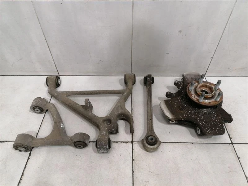 ASTON MARTIN VANTAGE V8 Right Rear Hub 8D33-5A970-AB Radlagergehäuse Hinten Re - Image 2