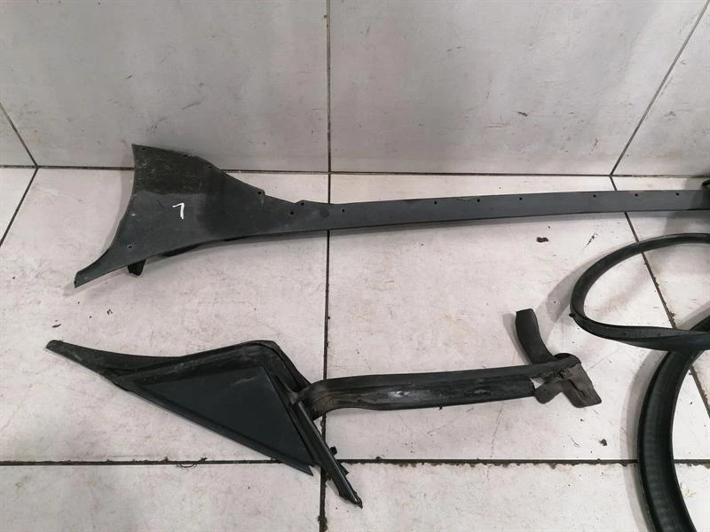 McLaren 570S Spider LEFT WITH SEALS 13A5731CP LINKS - Image 4