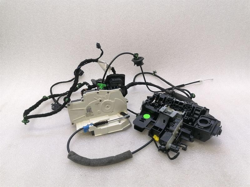 PORSCHE TAYCAN 9J Door lock 9J1839885 REAR LEFT Türschloss Hinten links
