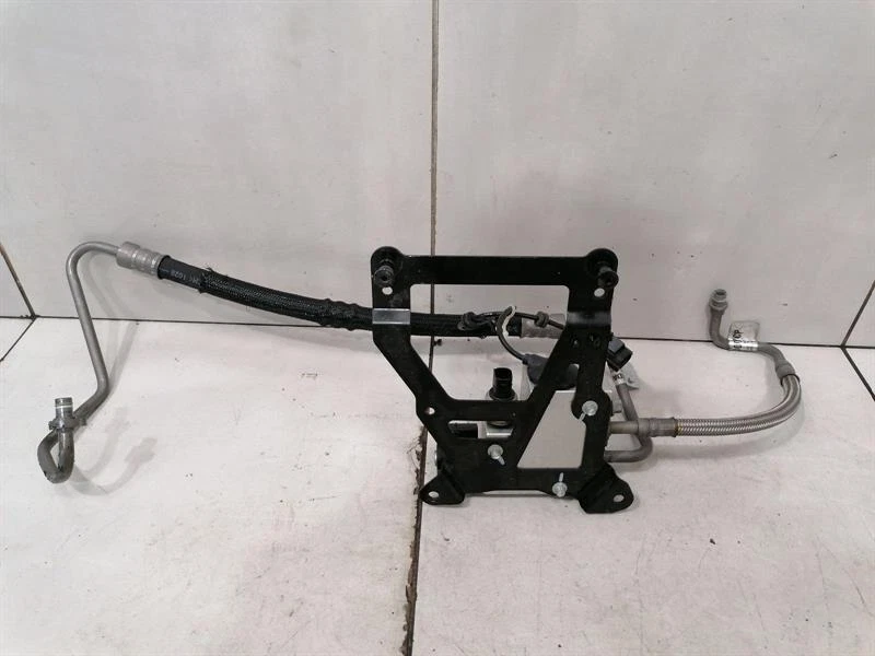 McLaren 570S Spider  Valve 13B0737CP Ventil  FRONT AXLE LIFT  HYDRAULIC PUMP - Image 4