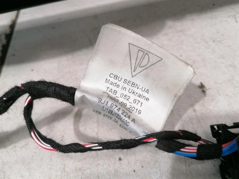 PORSCHE TAYCAN 9J Rear Spoiler 9J1827204A Heckspoiler VULKANGRAU METALIC - Image 6