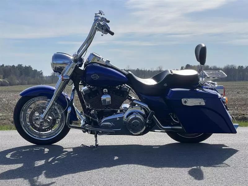 2007 Harley-Davidson FLHRSE3 Screamin’ Eagle Road King CVO - Image 3