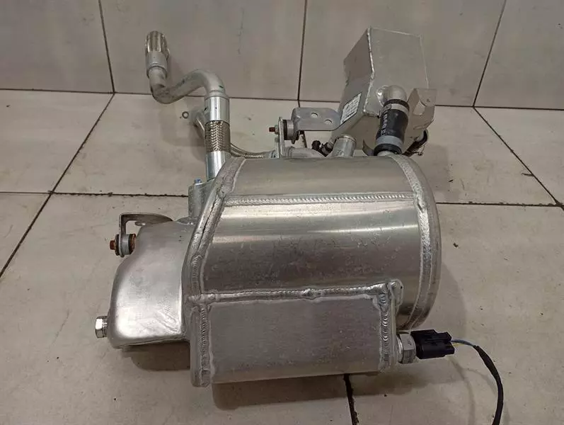 McLaren 720S Spider Dry Oil sump 14FA125CP ÖLWANNE RESERVIOR - Image 6