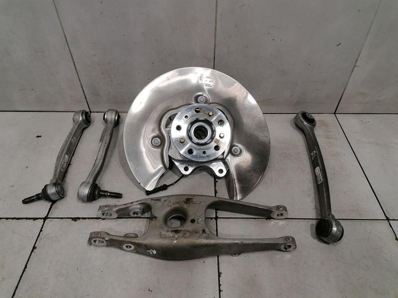 BMW M3 G81 G82 M4 LCI Left Rear Hub 33 30 8095657 Radlagergehäuse Hinten Links