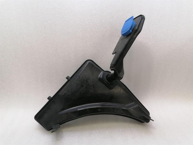PORSCHE MACAN 95B Washer fluid reservior 95B955451B Wischwasserbehälter