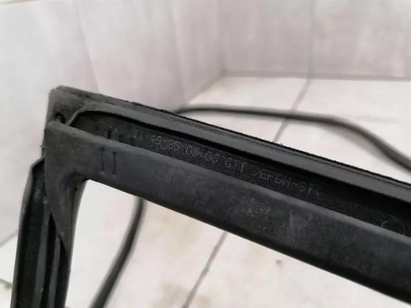 ASTON MARTIN VANTAGE V8 Right Door Seal 6G33-C20708-AH Türdichtungen Rechts - Image 5