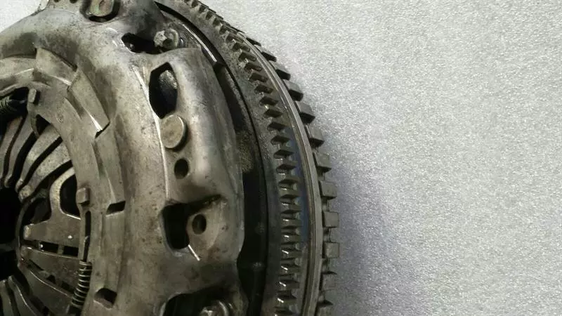 MERCEDES A Class W176 Flywheel A0262501001 ANLASSERKRANZ ZAHNKRANZ Double Mass - Image 2