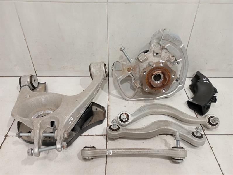 PORSCHE TAYCAN 9J Right Rear Hub 971505436J Radlagergehäuse Hinten Rechts SATZ
